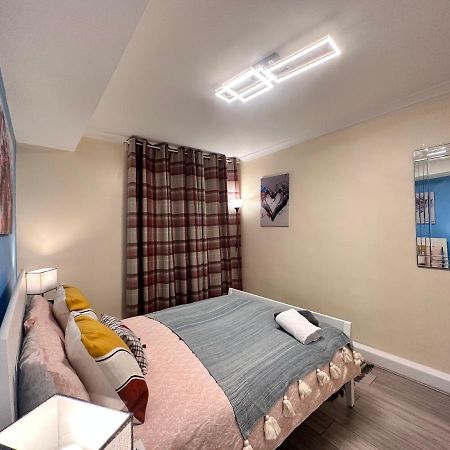 Posh 2-Bedroom, Living Room, Kitchen & 1.5 Bathroom London Exterior photo