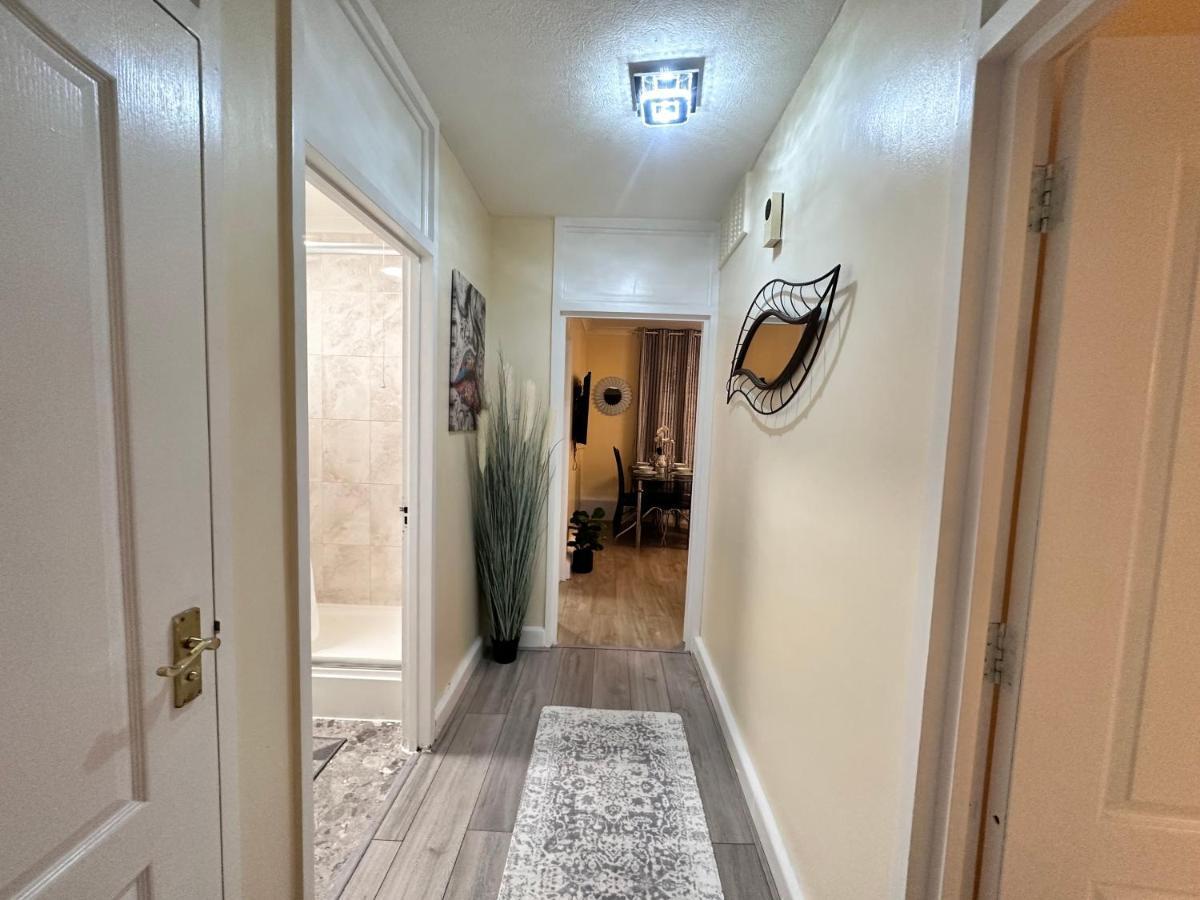 Posh 2-Bedroom, Living Room, Kitchen & 1.5 Bathroom London Exterior photo