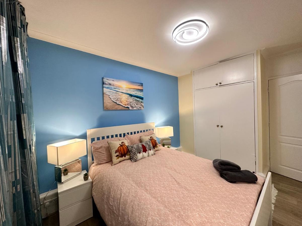Posh 2-Bedroom, Living Room, Kitchen & 1.5 Bathroom London Exterior photo