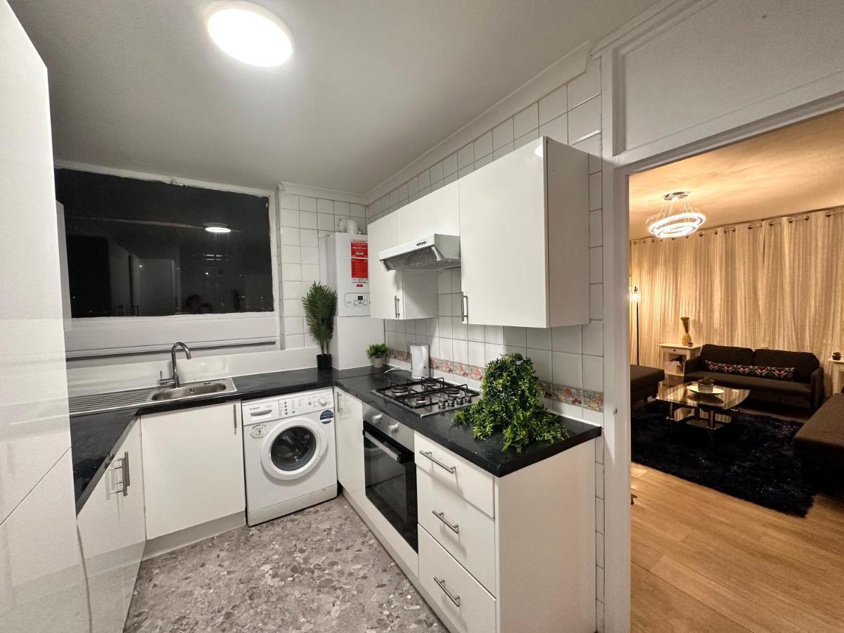 Posh 2-Bedroom, Living Room, Kitchen & 1.5 Bathroom London Exterior photo