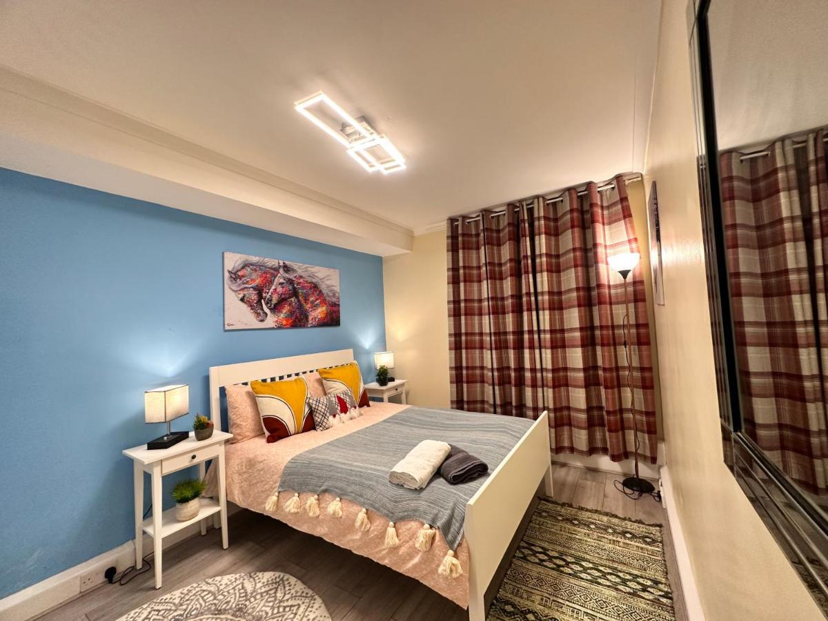 Posh 2-Bedroom, Living Room, Kitchen & 1.5 Bathroom London Exterior photo