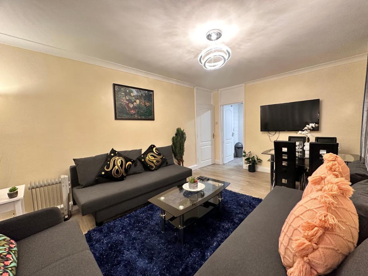 Posh 2-Bedroom, Living Room, Kitchen & 1.5 Bathroom London Exterior photo